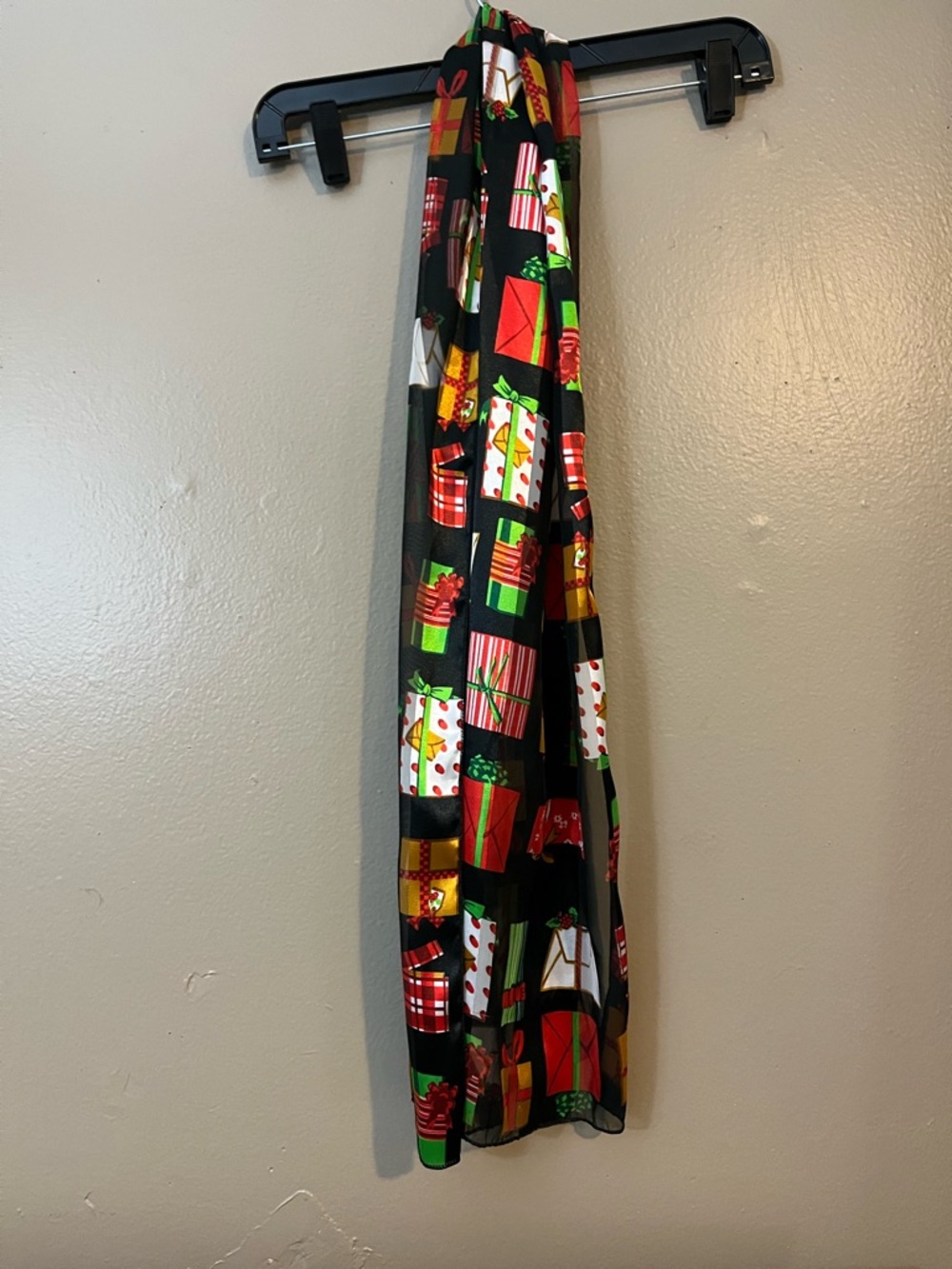 Holiday Gift Print Black Scarf